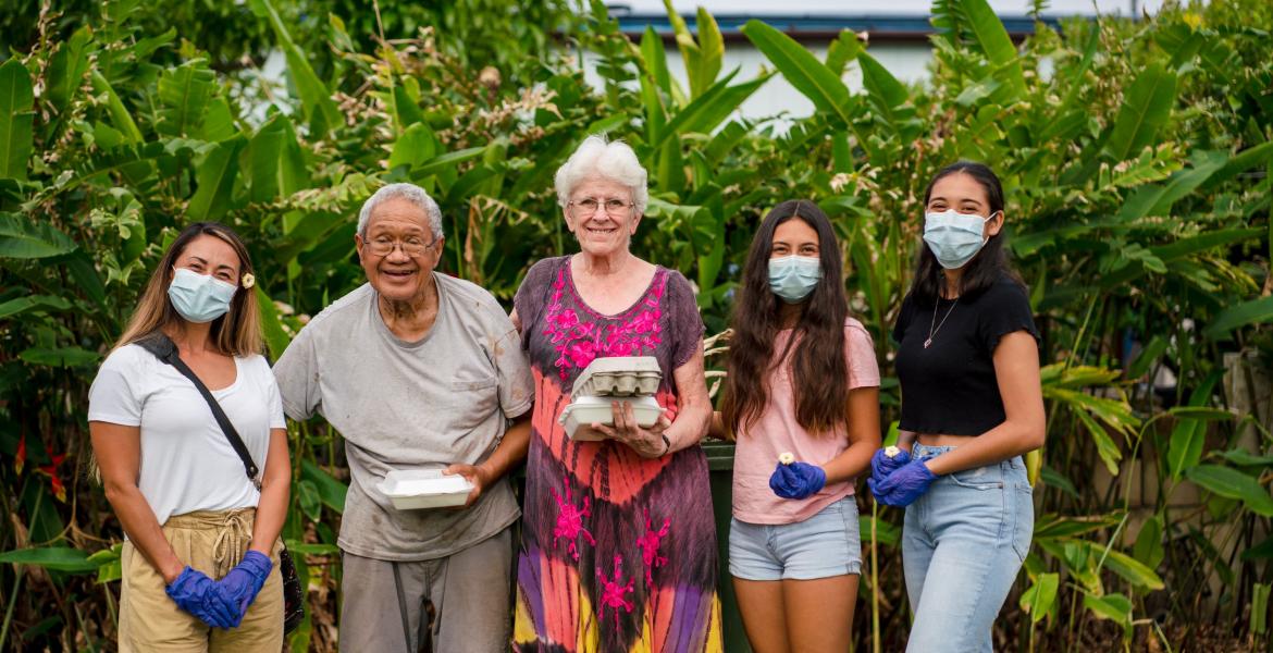 As part of the Kūpuna Collective, Hawaii students deliver meals during Covid