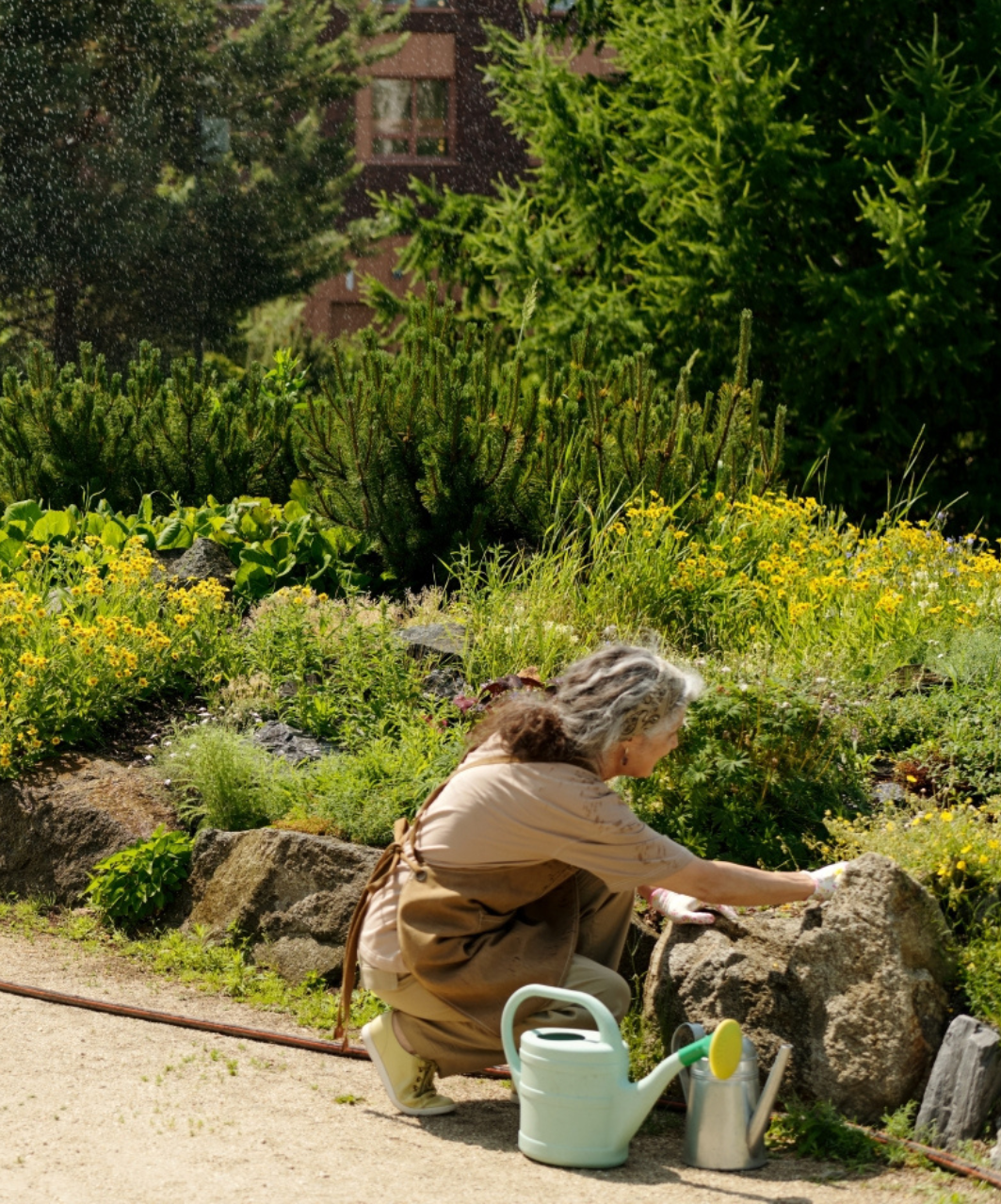 GT Dec-Nov Vanessa Font and her mother take a closeup selfie outdoors, smiling at the camera.